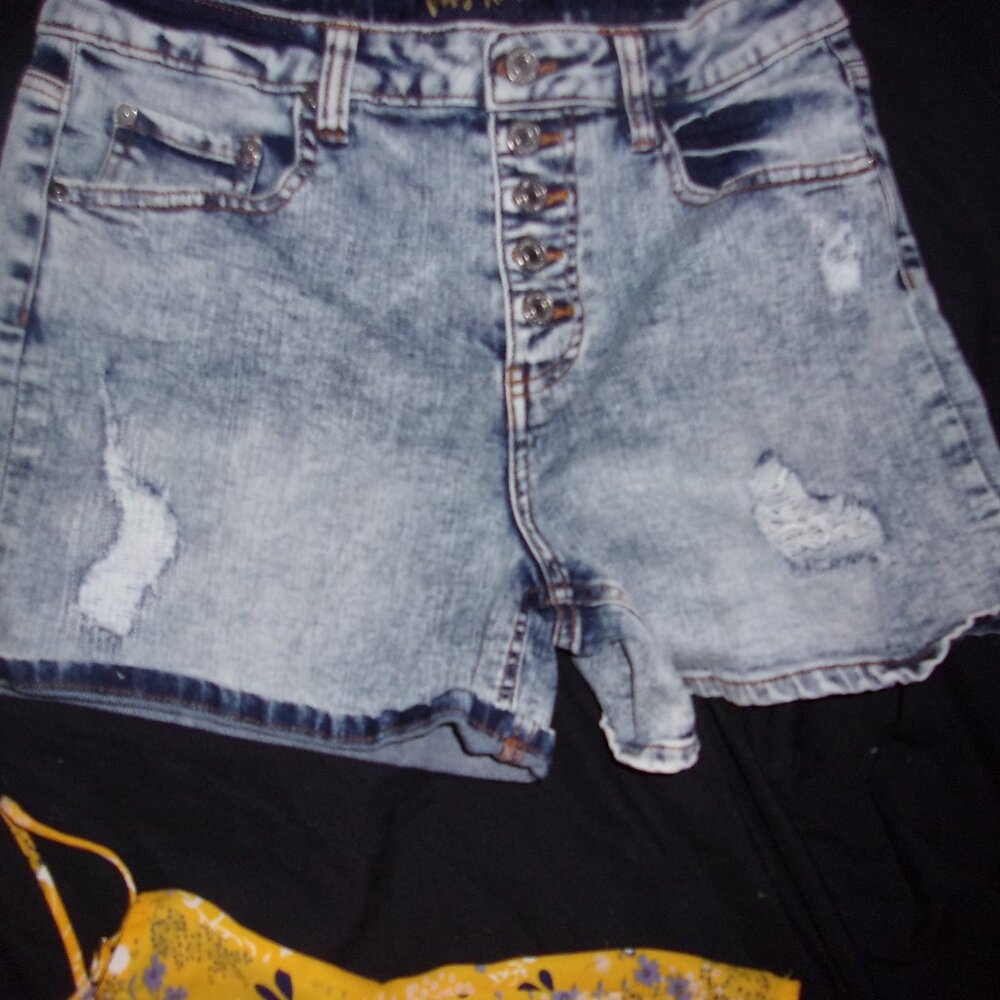size 11 women’s jean shorts denim distressed stretch
